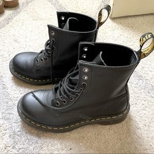 Dr. Martens 1460 W Black Smooth Size 6 - image 1